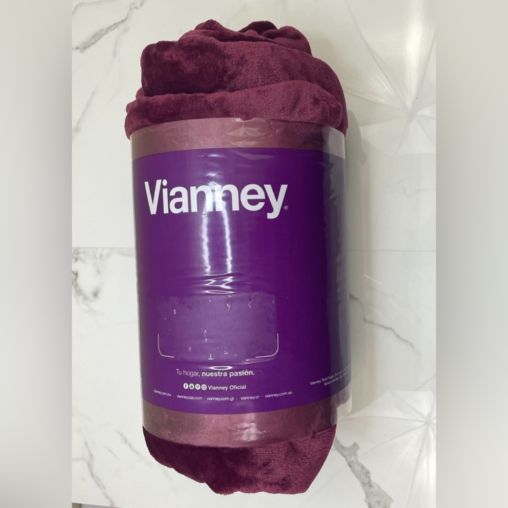 Vianney Tinto, Burgundy Blanket Queen Size